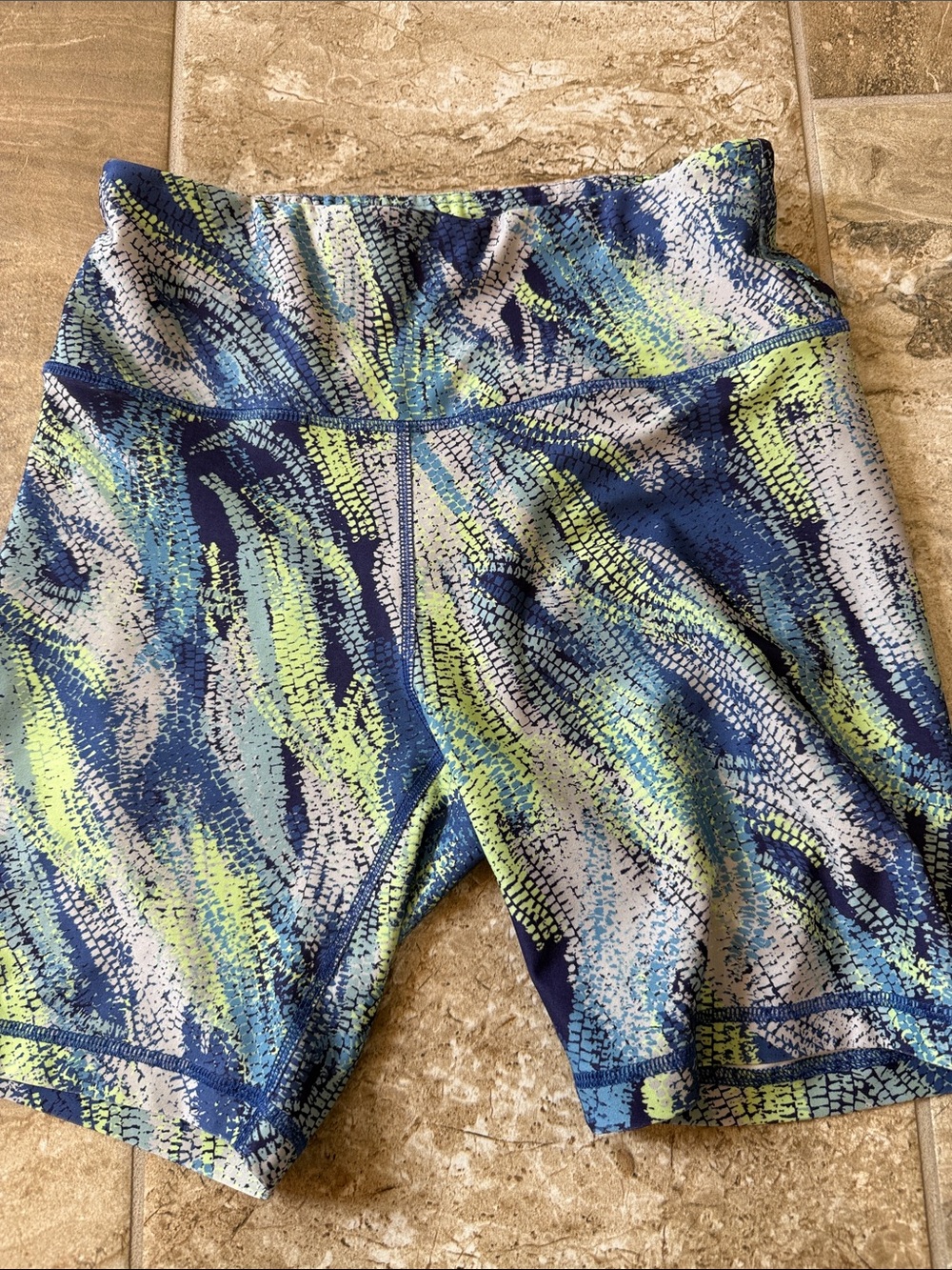 VOGO Athletica
Size S Board shorts
Excellent Condition